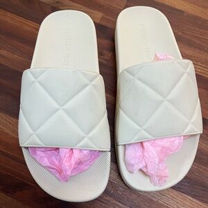 Bottega Veneta Off white slides